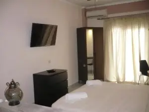 Alexandros Hotel