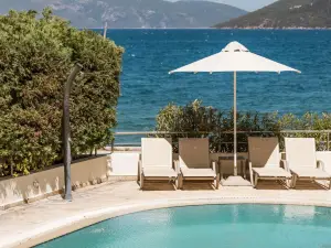 Meliti Waterfront Suites