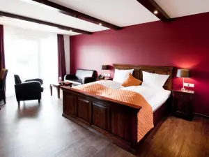 Riverside Hotel