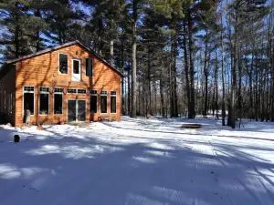 Bed and Breakfast Suite at the Wooded Retreat