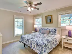 Charming Duplex 12 Mi to Uga and Sanford Stadium!
