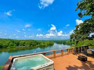 Hot Tub + Views: Waterfront Escape in Hot Springs