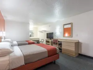Travelodge by Wyndham Lansing