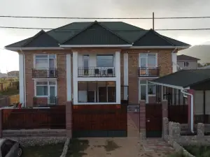 The Lake Townhouse
