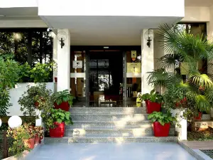 Hotel Pela