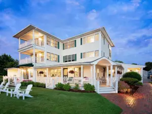 Inn at Harbor Hill Marina