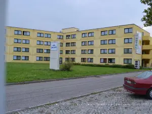 Lenas West Hotel