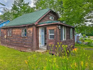 Rustic Caroga Lake Retreat Fish, Hike and Ski!