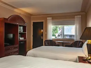 Revelstoke Lodge