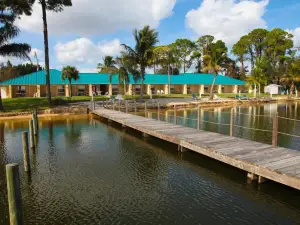 Lake Grassy Inn & Suites