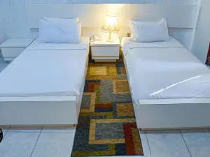 Woodpecker Resort Hotel