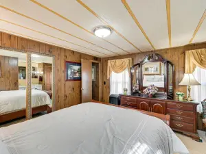 Classic Country Retreat in Ronda on 5 Acres!