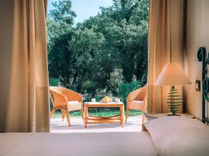 Hotel with swimming pool in Arbus