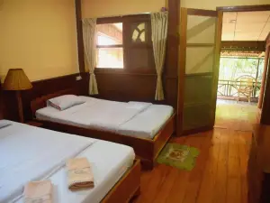 Anouxa Riverview Guesthouse