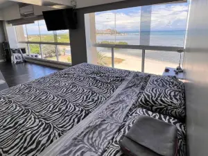 Seafrontapartment-sleeps4-pool-parking-garden