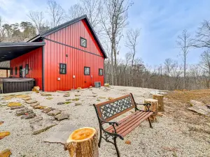 Hike & Climb: Pet-Friendly Red River Gorge Cabin!