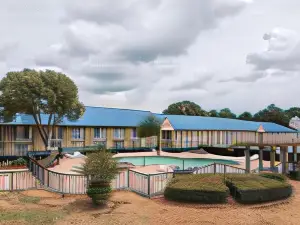 Economy Inn & Suites