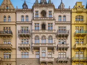 MN6 Luxury Suites by Adrez