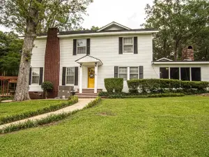 Beautiful 6 Bedroom home