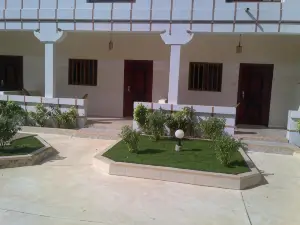 HÔTEL LE DJIOSFALA miroir de la Terranga