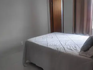 Apartamento Ar Condicionado, Varanda, 2 Vagas Garagem