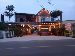 Nhà Nghỉ Blue Sapphire (hotel) Bình Châu