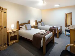 Roydon Marina Village Hotel