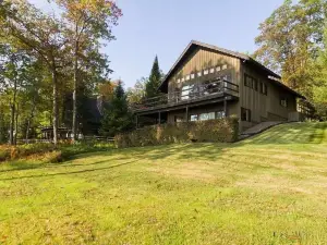 Luxurious Lake Superior Estate with Outdoor Hot Tub