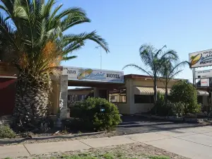 นิลล์ โอเอซิส โมเทล