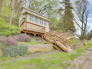 Cozy Wisconsin Cabin Walk to Beach and Boat Ramp!