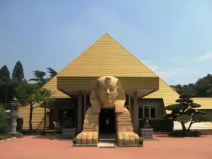 Pyramid Onsen