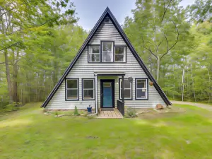 Pet-Friendly Belfast Retreat - 2 Mi to Downtown!