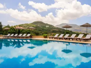 4Reasons Hotel + Bistro | 12+