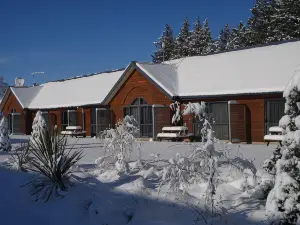 The Peaks Motor Inn