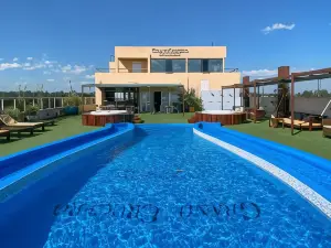 Grand Crucero Hotel