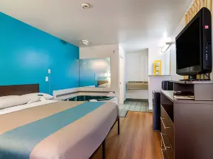 Motel 6 Portland, or  Mall 205