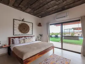 StayVista at Mangifera Agro Estate with Pool, Wi-Fi