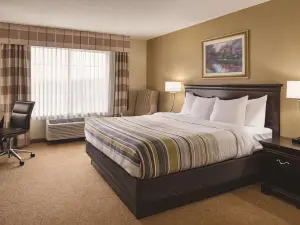 Country Inn & Suites by Radisson, West Bend, WI