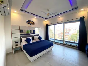 The Metro Stay by F9 Hotels-Near Sector 18 Metro Station Noida