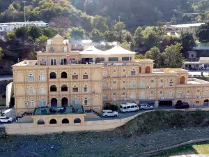 Hotel le Roi Lake View Koti
