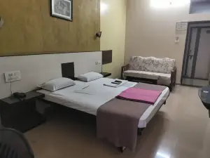 I-ROOMZ Udhyan Residency