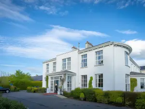 Castle Oaks House Hotel