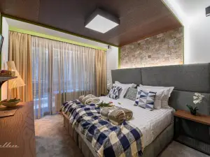 103 Alpine Hotel