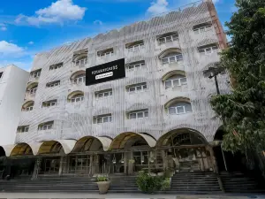 Super Townhouse Prayagraj Near Railway Station Formerly Santosh Palace