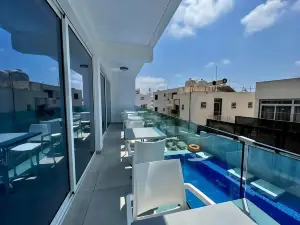 Sunny Blue Hotel