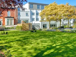 Plus Pinewood on Wilmslow Hotel Cheshire