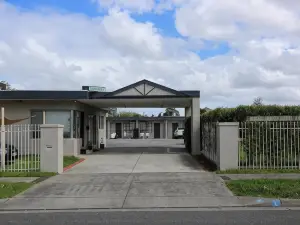 Beaconsfield Lodge Motel