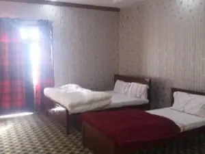 Hotel Happy Hut