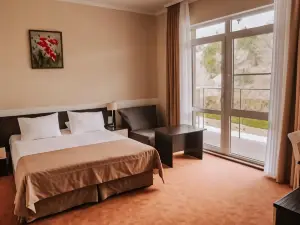 Голден Хиллс 3