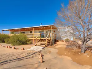 Big Water Home w/ Deck ~ 13 Mi to Lake Powell!